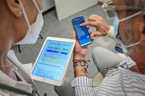 Mobile app that monitors patients under cancer care .